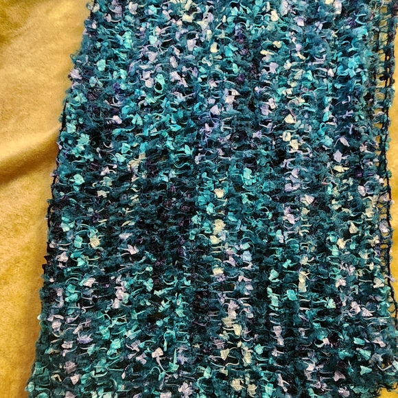 Elegant Blue Knit Infinity Scarf - Picture 8 of 9